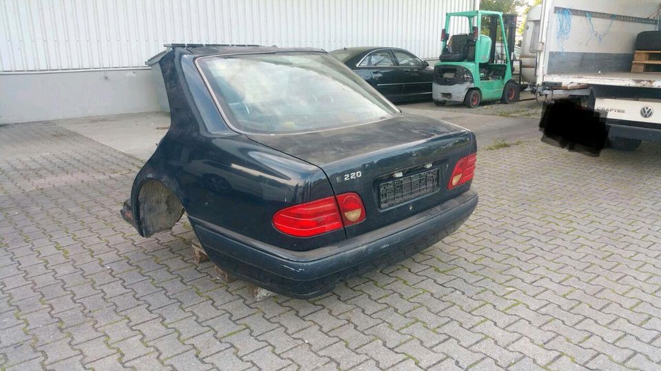 Mercedes E-Klasse  Ersatzteile in Rackwitz