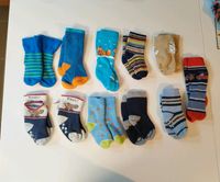 11 Paar dicke Babysocken in Größe 62/68 Niedersachsen - Beedenbostel Vorschau