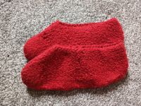 Gestrickte Hausschuhe dicke Socken selbstgemacht Pantoffeln Mecklenburg-Vorpommern - Neubrandenburg Vorschau