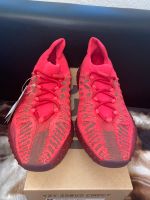 Yeezy 350 v2 CMPCT slate red in 45 1/3 Sachsen - Lauta Vorschau