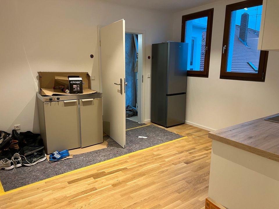 ILIEV IMMOBILIEN: Neu renoviertes und möbliertes WG-Zimmer mit schönem Ausblick am HARRAS / SENDLING in München