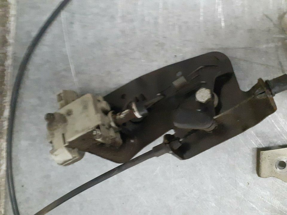 VESPA GTS 125 300 SUPER SPORT  LATCH MECHANISM MOTOR 8736a in Düren