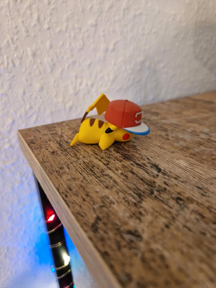 Pikachu und Evoli Pokémon Sammelfigur in Recklinghausen