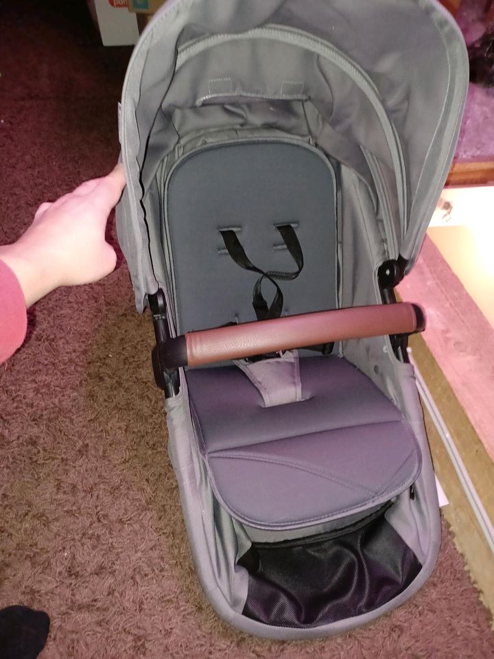 Kinderwagen mit Sitz funktion und maxicosi in Halbs