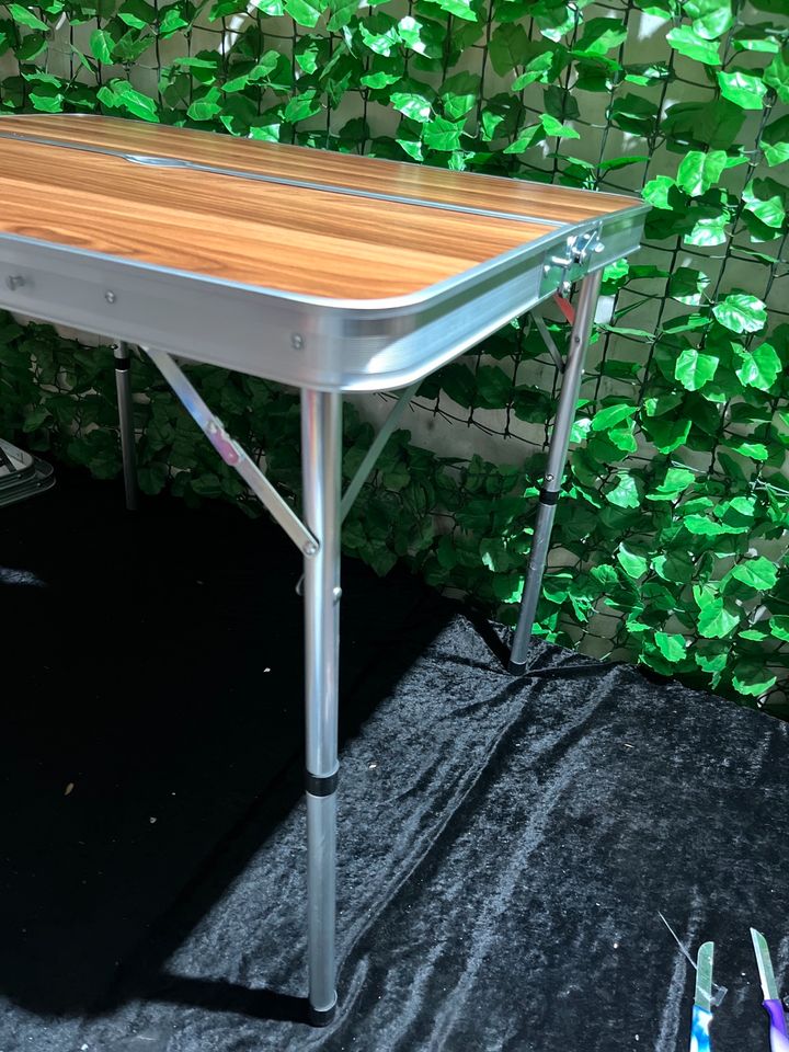 Aluminium Koffertisch mit zwei Bänken Holzdesign 90x66x70 cm in Gladbeck