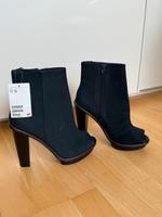 High Heels Peeptoes Stiefeletten mit goldener Sohle Neustadt - Südervorstadt Vorschau