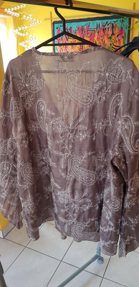 Tolle Bluse in taupe Farbe Gr 48-50 in Mainaschaff