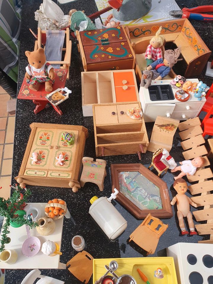 Möbel und Puppen fürs Puppenhaus in Wuppertal