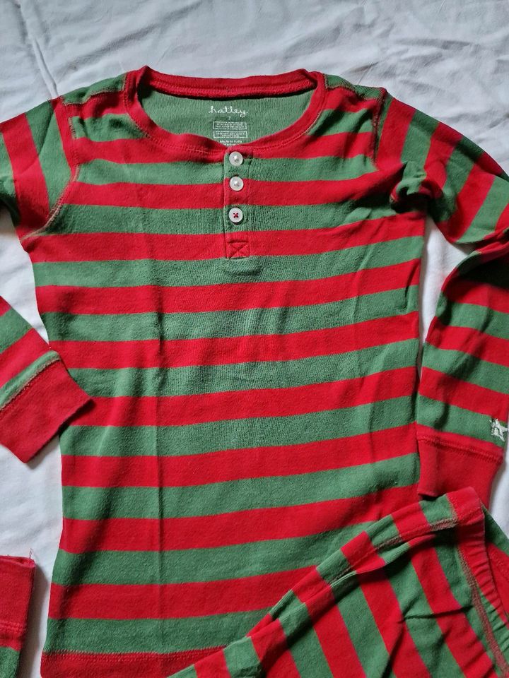 Kinder Hattley Schlafanzug Gr. 122 Junge rot/ grün in Herzogenaurach
