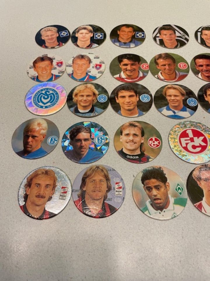 37 Bundesliga Pog Caps,Magath,Effenberg,Dahlin,Golz,Völler uvm. in Berlin