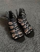 Wie neu! Sandalen Gr. 37 schwarz Gold Römersandalen Graceland Nordrhein-Westfalen - Hürth Vorschau