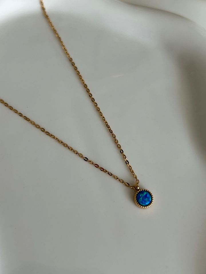 Halskette mit Blue Opal Stein, vergoldet in Sandhausen