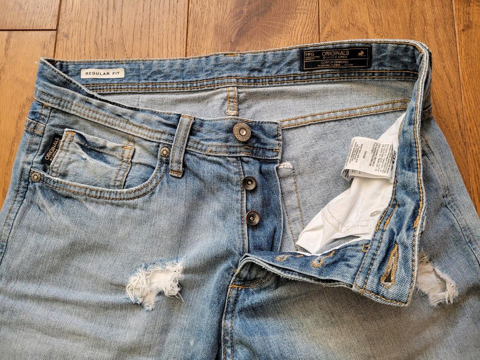 Kurze Jeans / Jeansshorts von Jack & Jones - Größe S in Untersiemau