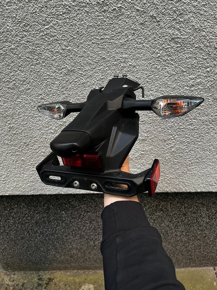 Kennzeichenhalter mit Blinker Kawasaki Ninja 400 Original in Berlin