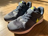 Nike Star Runner Größe 30 blau gelb Turnschuhe Marburg - Wehrda Vorschau