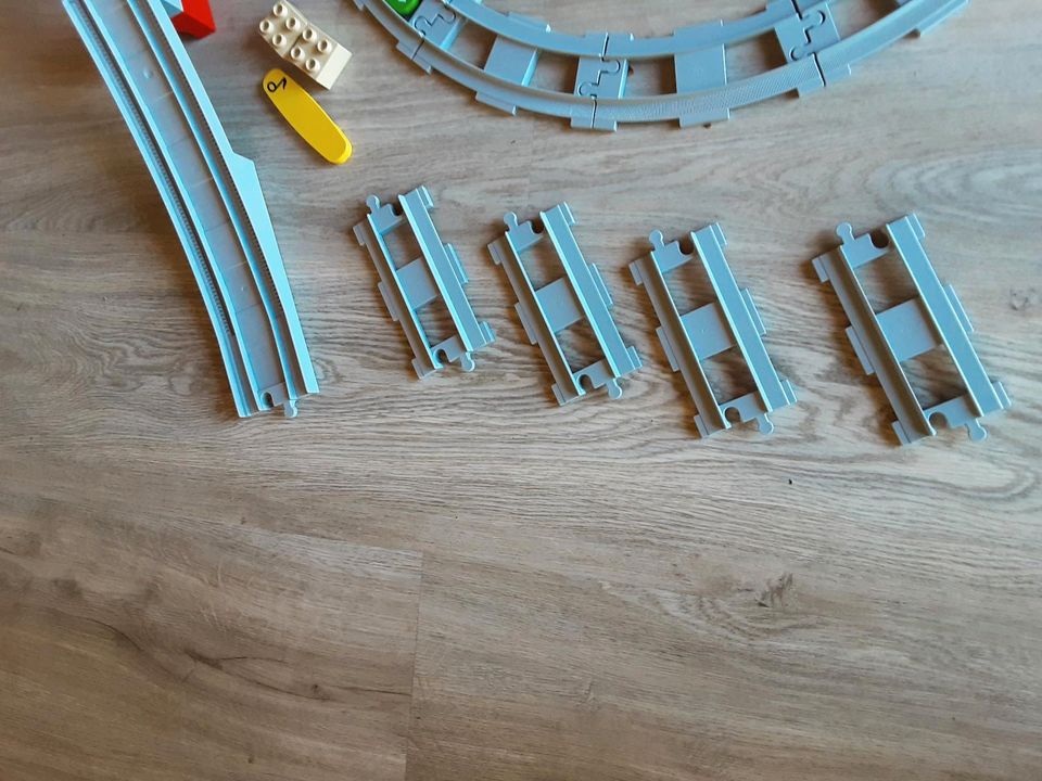 Lego Duplo elektrische Eisenbahn mit zusätzlicher Brücke in Lindewitt