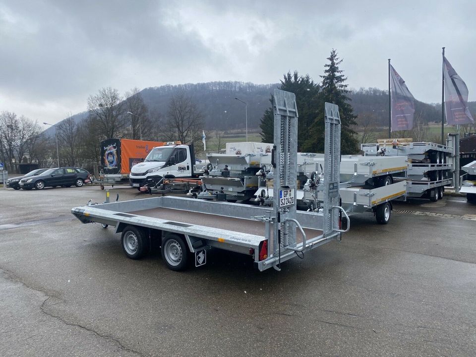 Anhänger mieten Baumaschinentransporter Minibagger transportieren in Mühlhausen im Täle