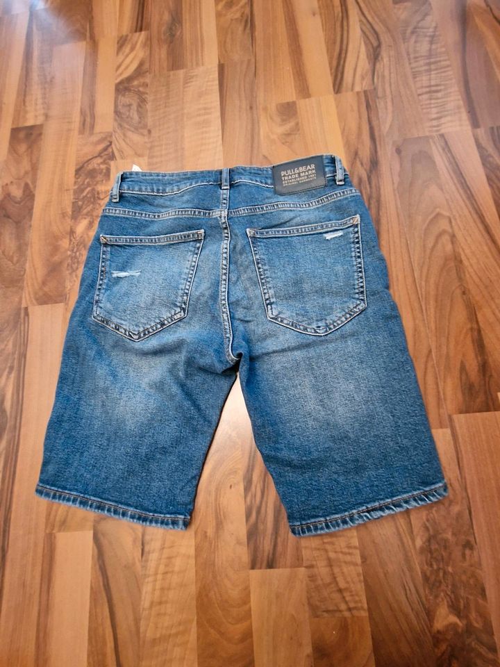 Shorts Jeansshorts Gr. 38 von Pull & Bear in Mertingen