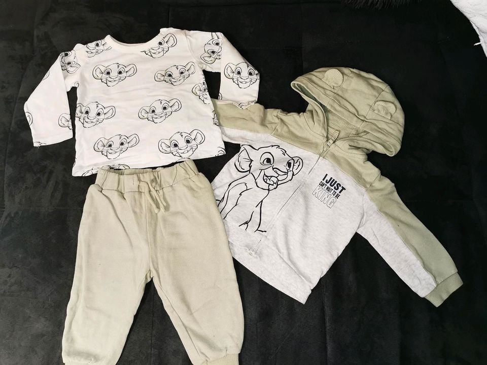 Baby Jungen Bekleidungspaket Set Anzug Gr 74 in Radebeul