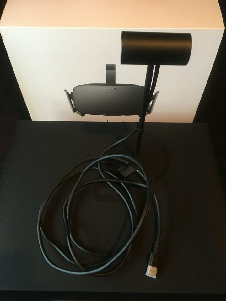 Oculus Rift CV1 Headset mit Xbox One Controller, Sensor etc. in Langenaltheim