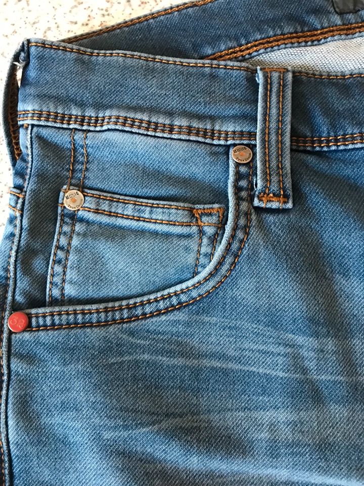 Lieblingsstück Mustang Denim Jeans Shorts / Kurze Hose Gr. 29 in Krefeld