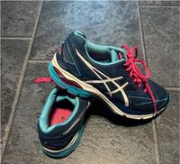 Asics Sportschuhe Größe 40 Nordrhein-Westfalen - Gladbeck Vorschau
