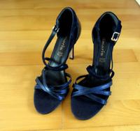 NEU dunkelblaue Sandalen größe 39 Tamaris Leder 9 cm Absatz Kr. München - Neubiberg Vorschau
