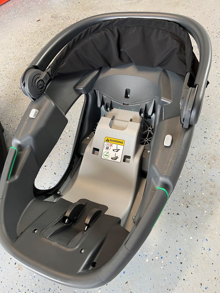 Maxi Cosi Coral 360 i-Size Babyschale in Niddatal