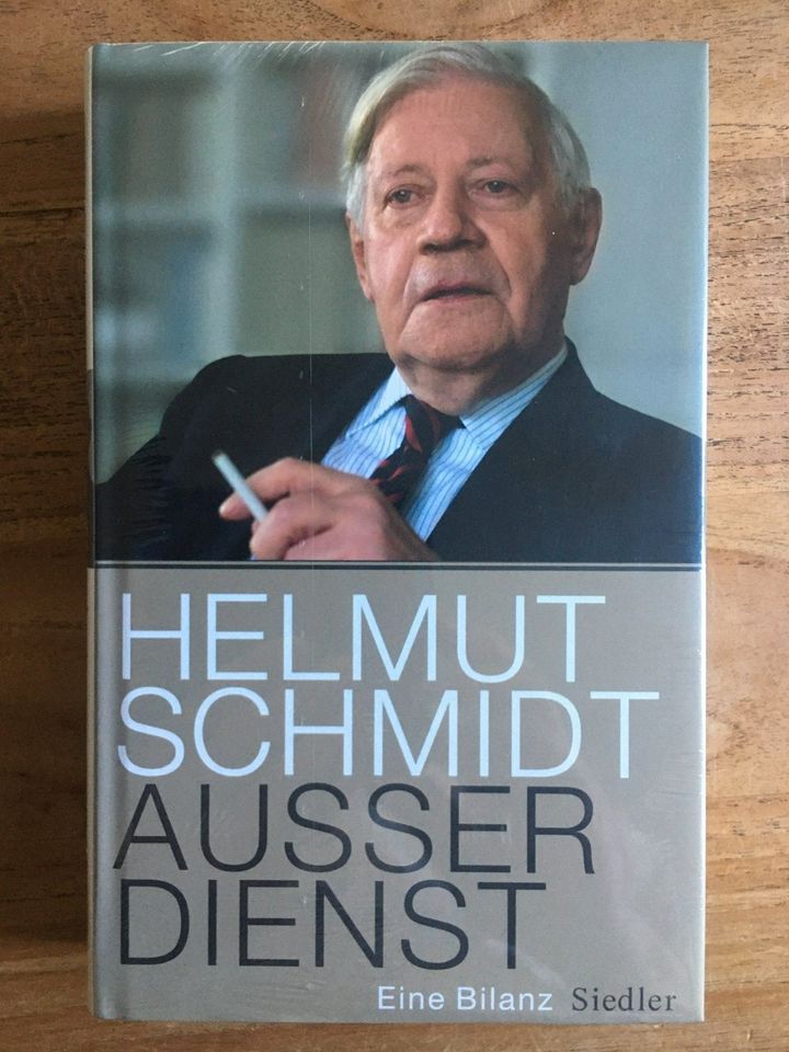 Helmut Schmidt Außer Dienst: Eine Bilanz Gebundene Ausgabe in Neuried Kr München