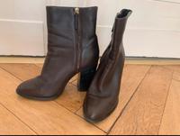 dunkelbraune Leder-Booties von H&M Mitte - Tiergarten Vorschau