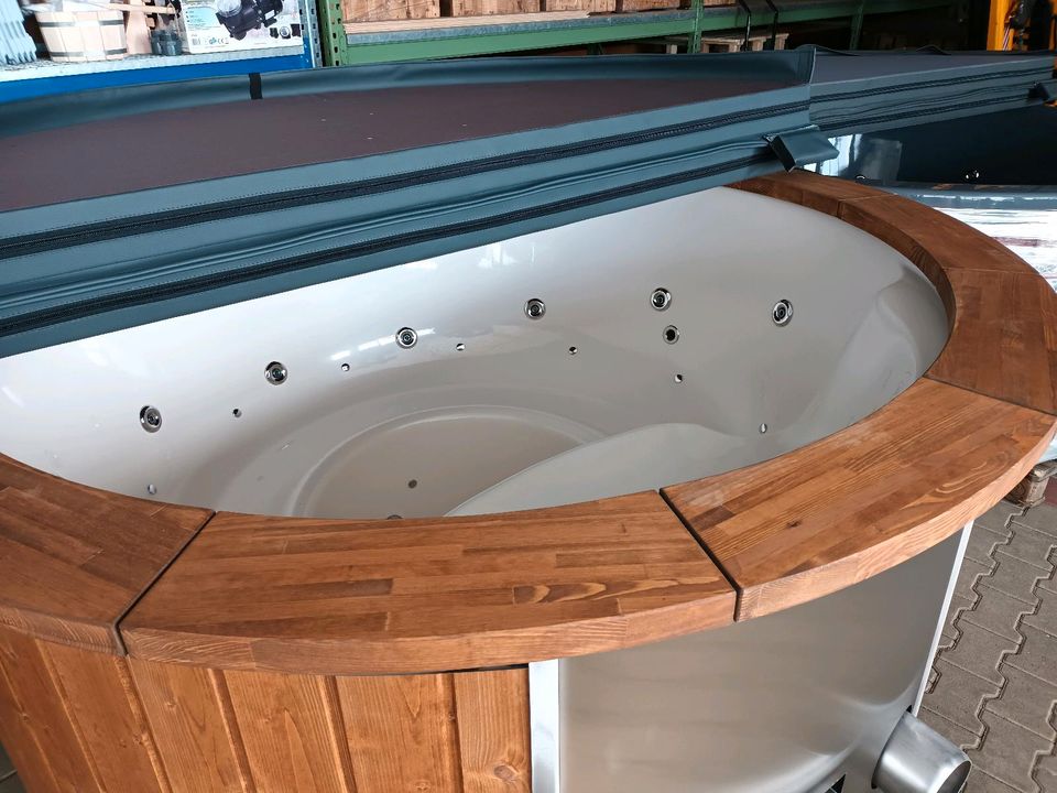 Whirlpool, Hot tube  2,25m,Thermoholz Umrandung in Woerth an der Donau