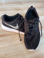 schwarze Nike Turnschuhe Turnschuh Gr.40 unisex Sportschuh Bayern - Baiersdorf Vorschau