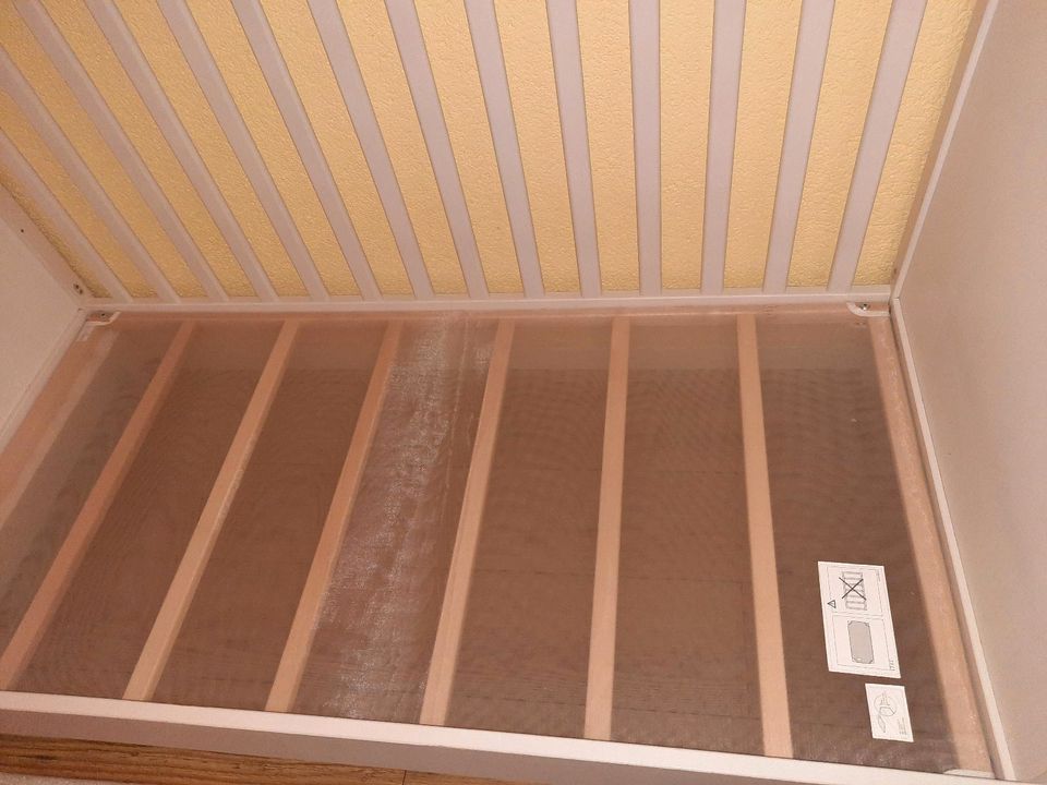 Ikea Sundvik Baybett 70 x 140 weiß inkl Babymatratze Dr Lübbe Air in Altenburg