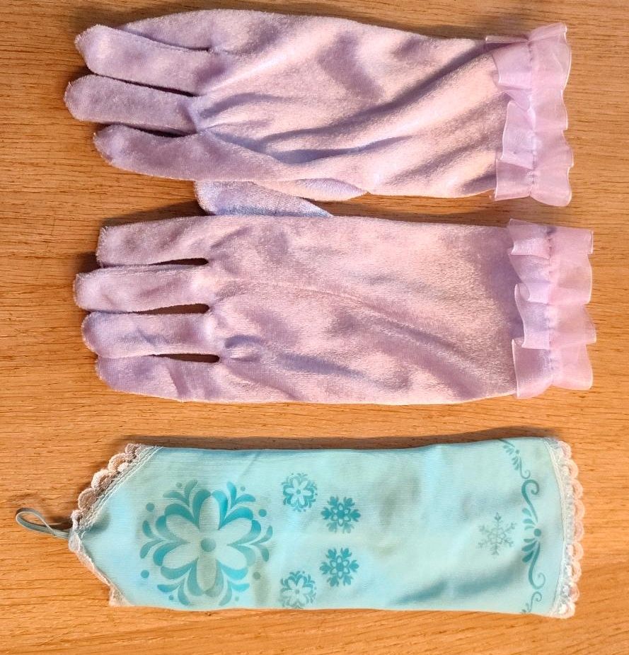 Handschuhe von Anna und Elsa in Adlkofen