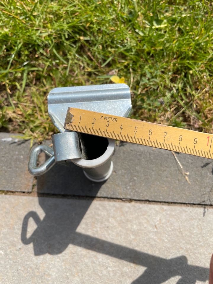 Sonnenschirmhalter für Balkon in Bornheim