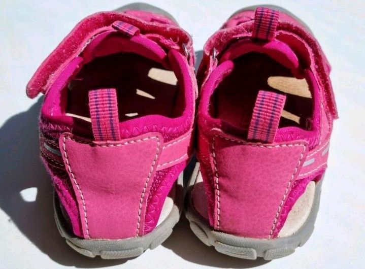 Neuwertige pinke Sandalen von Alive Gr28 in Düsseldorf