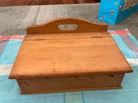 Antikes Holzkästchen / Schuhputzkiste aus Holz Friedrichshain-Kreuzberg - Kreuzberg Vorschau
