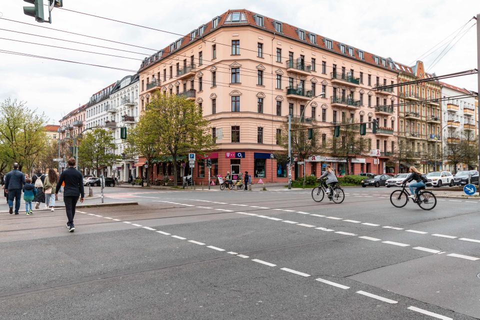 ***Frisch sanierte und herrschaftliche Altbaufläche*** in Berlin