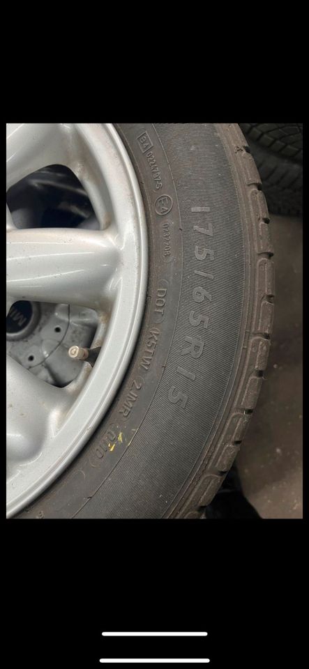 Reifen  Alufelgen mit Sommerreifen 4x 175/65 R15 84H in Bonn