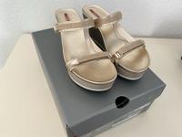 PRADA/ GR. 36,5/ Sandalen/ Goldfarben/ fast Neuwertig Köln - Ehrenfeld Vorschau