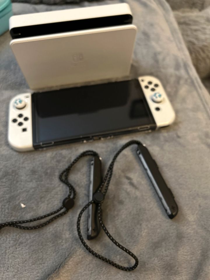 Nintendo Switch-Konsole (OLED-Modell) Weiß in Schönefeld