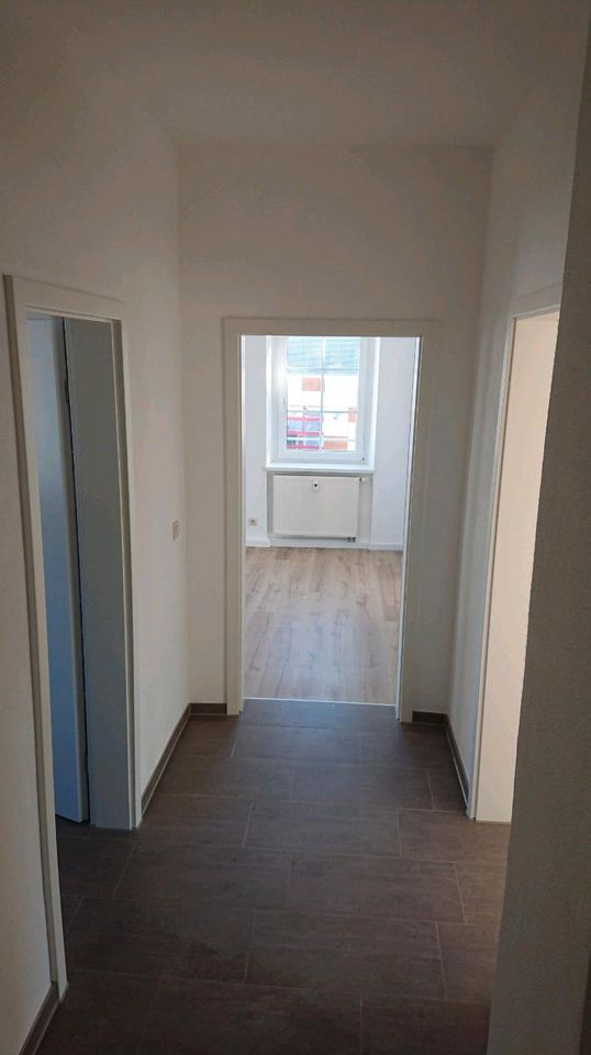 schöne, helle 3-Raum Wohnung 1. OG, mit Balkon u. Einbauküche EBK in Dresden