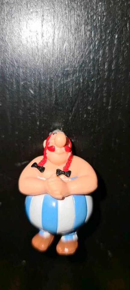 Ü-Ei Figuren, Asterix und die Römer, 2000 in Johanngeorgenstadt