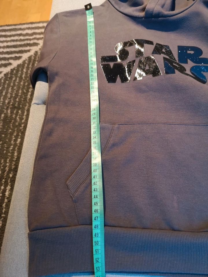 Zwei Star Wars Kapuzenpullover Hoodie 146 in Karlsfeld