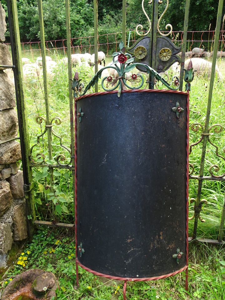 garantiert antik! Kamin Schirm 90 cm schön verziert 1920er Tafel in Erbach