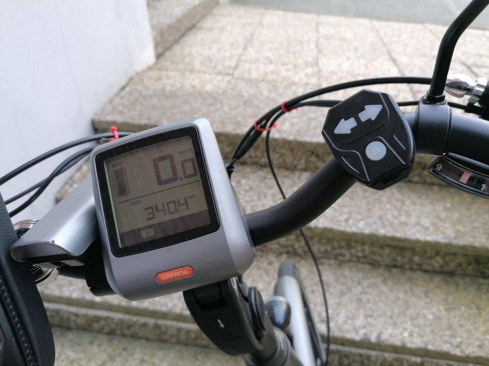 E-Bike Herren  28 Zoll- 340 Km- 9 Gang- Befang Mittelmotor in Plön 