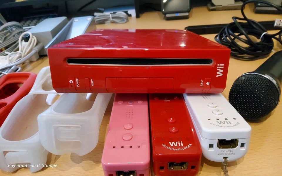 Nintendo Wii Konsole mit viel Zubehör in Königslutter am Elm