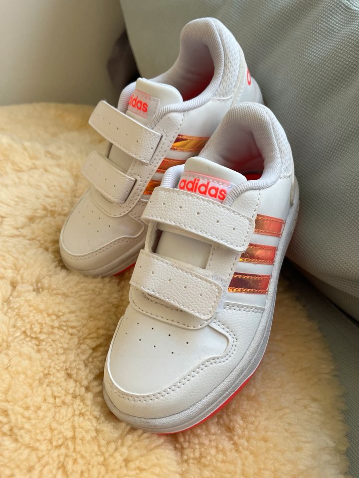 Original Adidas Sneaker Größe 30 in Garbsen