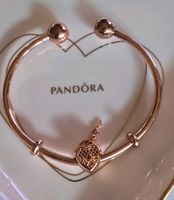 Pandora Rosegold Armreif mit einem Rosegold Charm Niedersachsen - Uelzen Vorschau