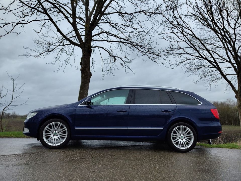 Skoda Superb 2.0 TDI DSG 4x4 Elegance Combi in München